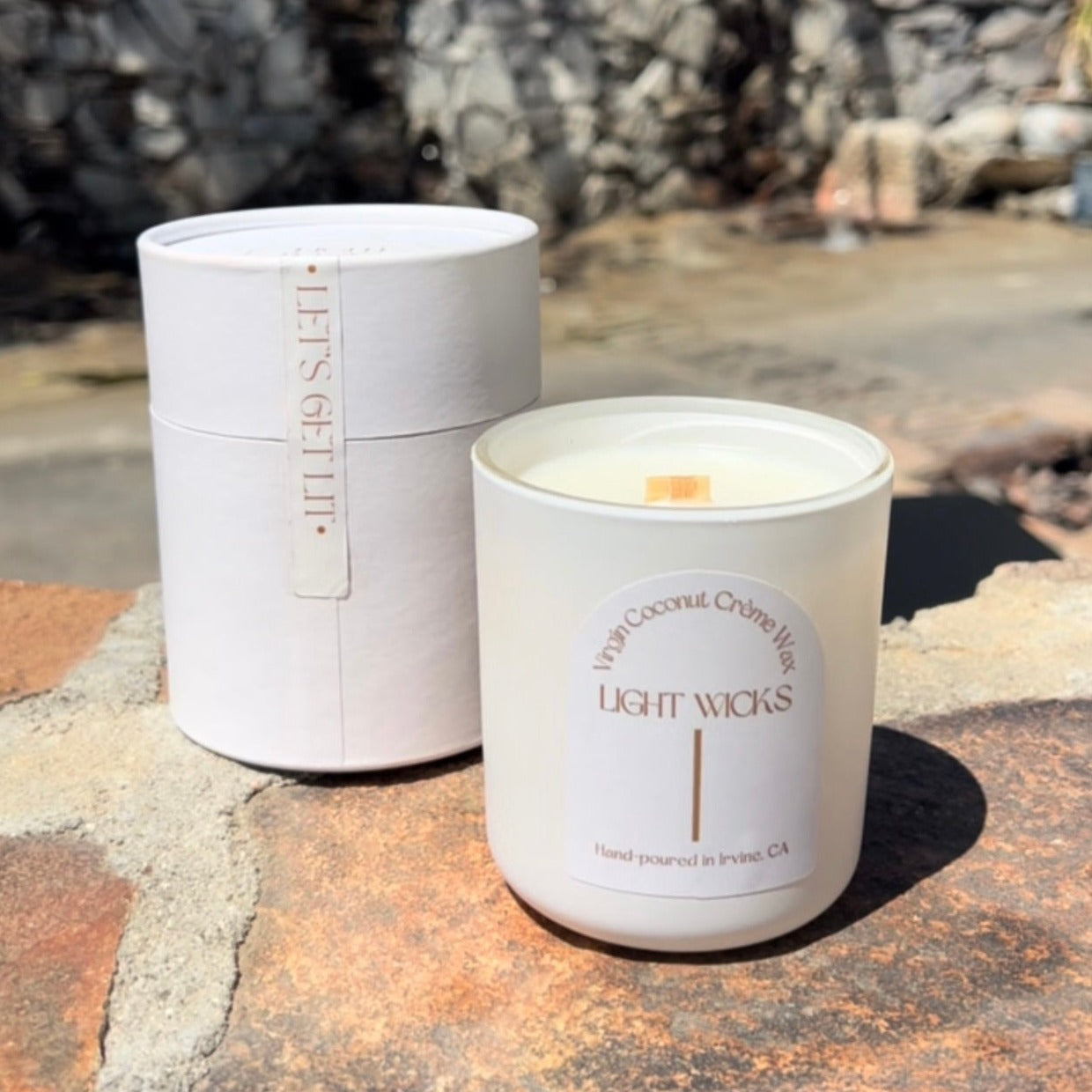 Enhance your space with this explicitly sweet peach + apricot fragrance, paired with vanilla to fill any room with it's subtle sweet tones.  Top: Grapefruit, Green Foliage Middle: Peach, Apricot, Muguet Base: Vanilla Bean